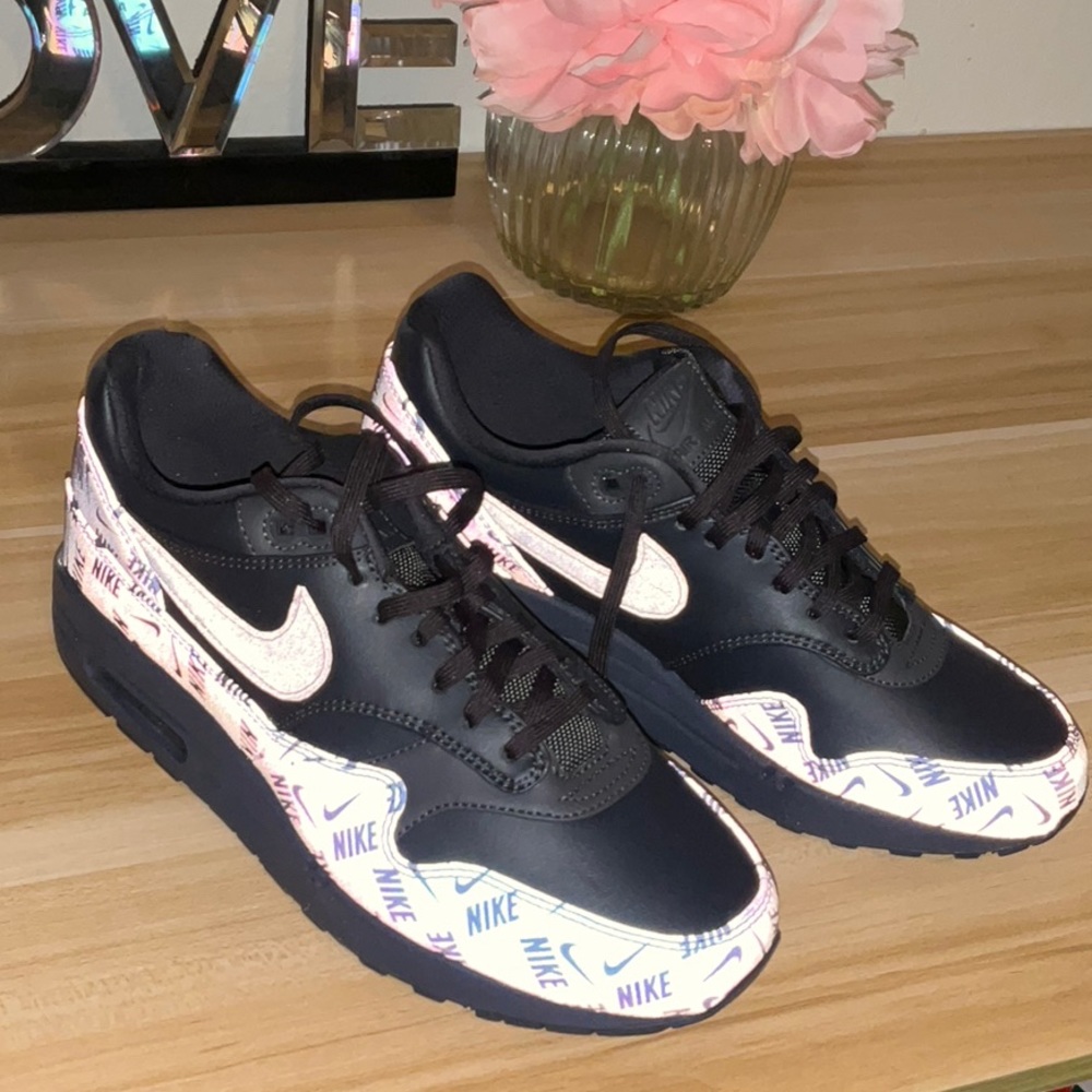 🚨🚨NEW🚨🚨 NIKE AIRMAX 1 lx size 10